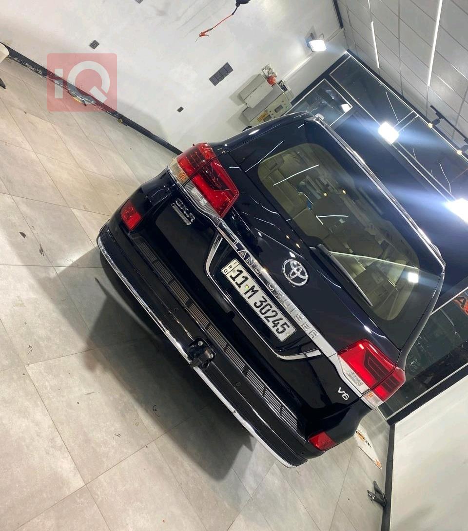 تۆیۆتا لاند کروزەر